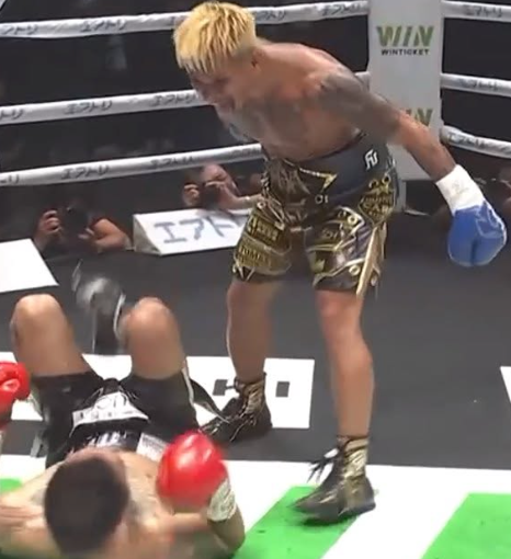 Nang-asar pa si John Riel Casimero sa kalaban matapos ilampaso si Luis Nery ng 5 beses sa laban nila na nagtapos sa round 4.