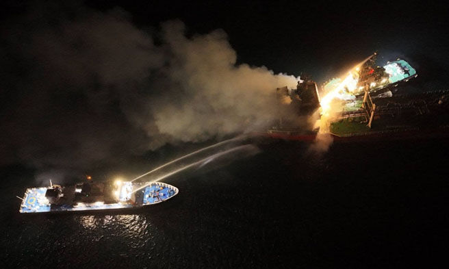 Nasunog na tanker sa Batangas - Courtesy Philippine Coast Guard.