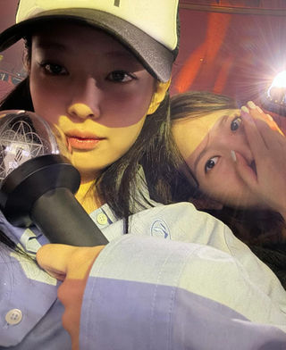 Photo: 2NE1 Concert / Instagram / Jennie / Dara