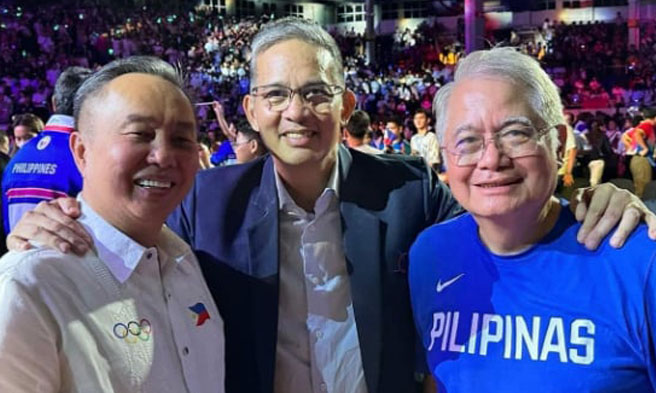 Sina Philippine Olympic Committee President Abraham Tolentino, first VP Al Panlilio at dating pangulong si Ricky Vargas
