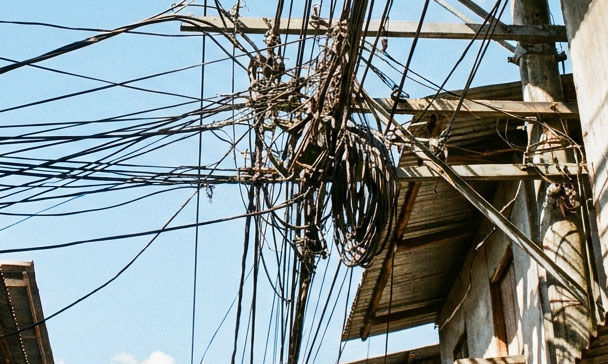 Lalaking nag-aayos ng internet, nakuryente dedo