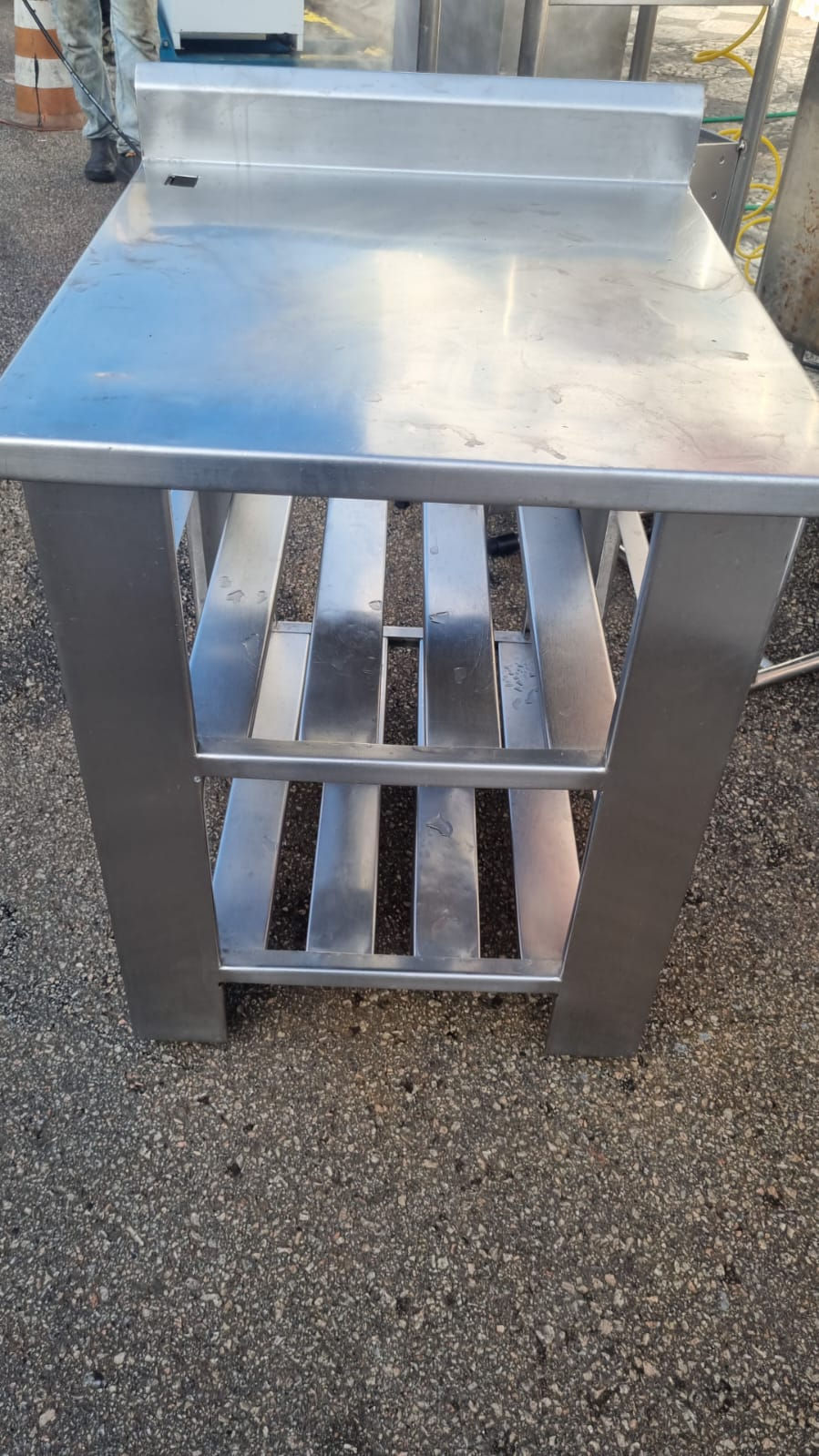 Mesa Baixa de inox 60x70 com prateleira