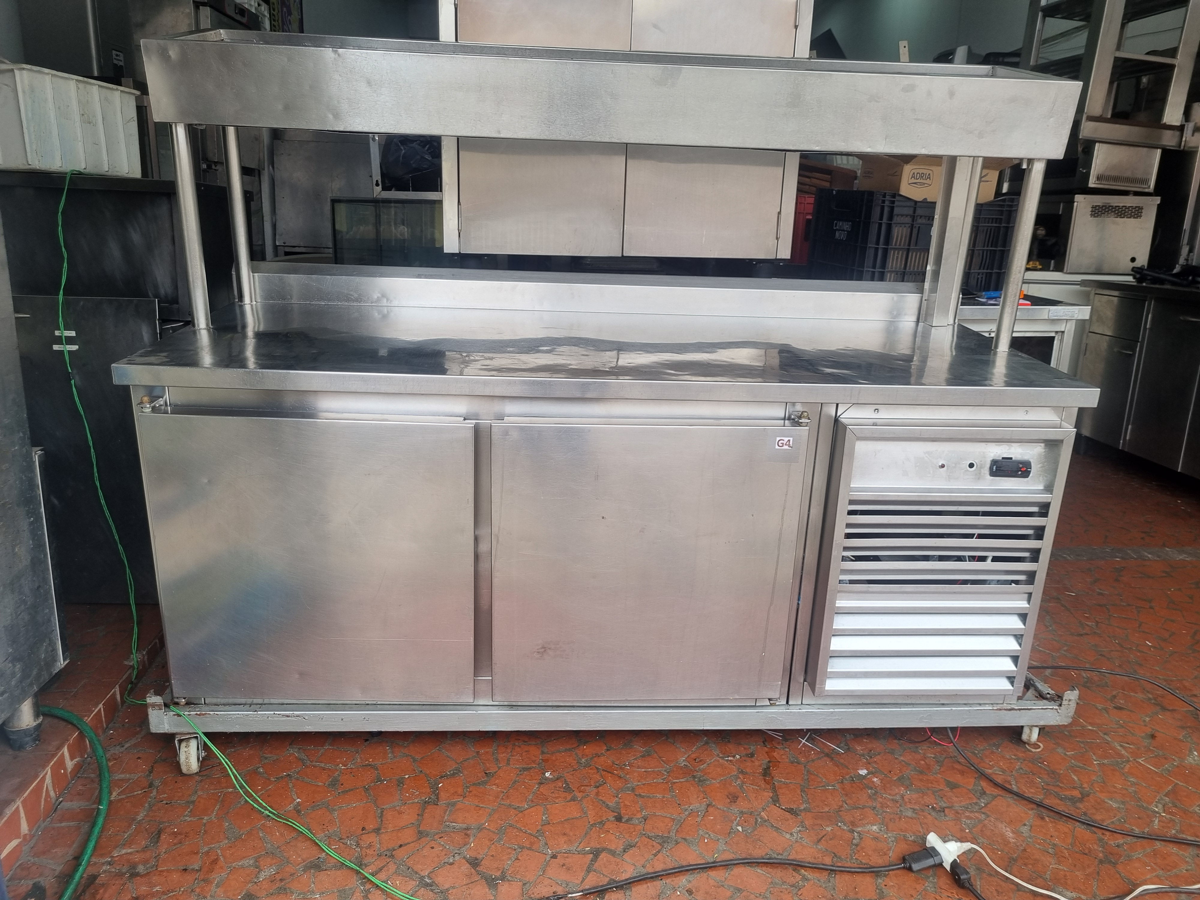 Balcão em inox refrigerado 2 portas com Condimentadora 1.85 mtrs