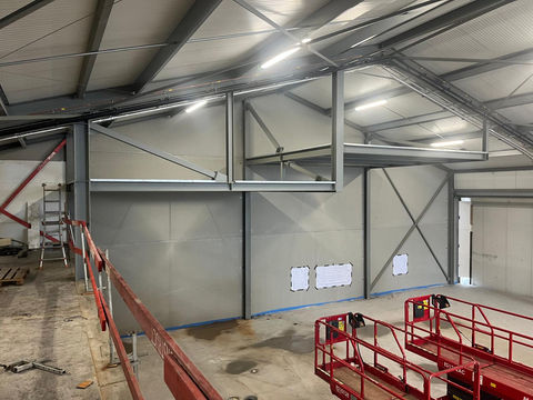 Dezwarte heeft alle elektriciteitswerken (bordenbouw, bekabeling etc...) verzorgd van deze nieuwe productiehal te Middelkerke