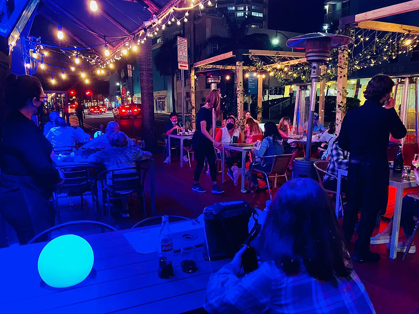 terraza noche afuera nca.jpeg
