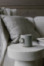 tasse en grès mouchetée