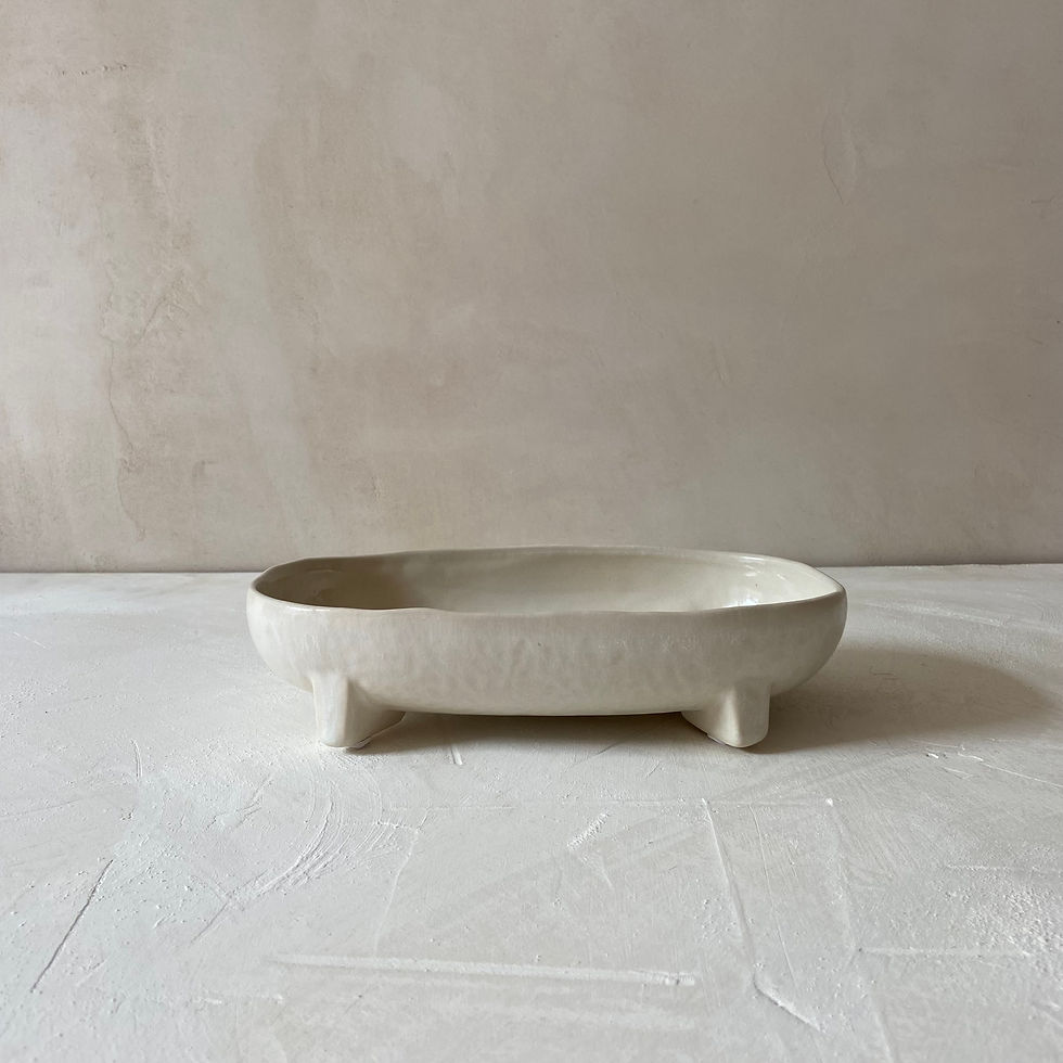 Plat en céramique irrégulier