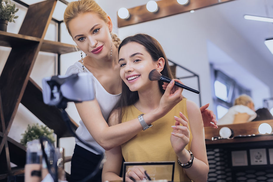 Learn expert makeup techniques with our engaging lessons and personalized tutorials.
