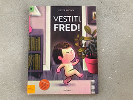 Fotografia della copertina del libro "Vestiti, Fred!"