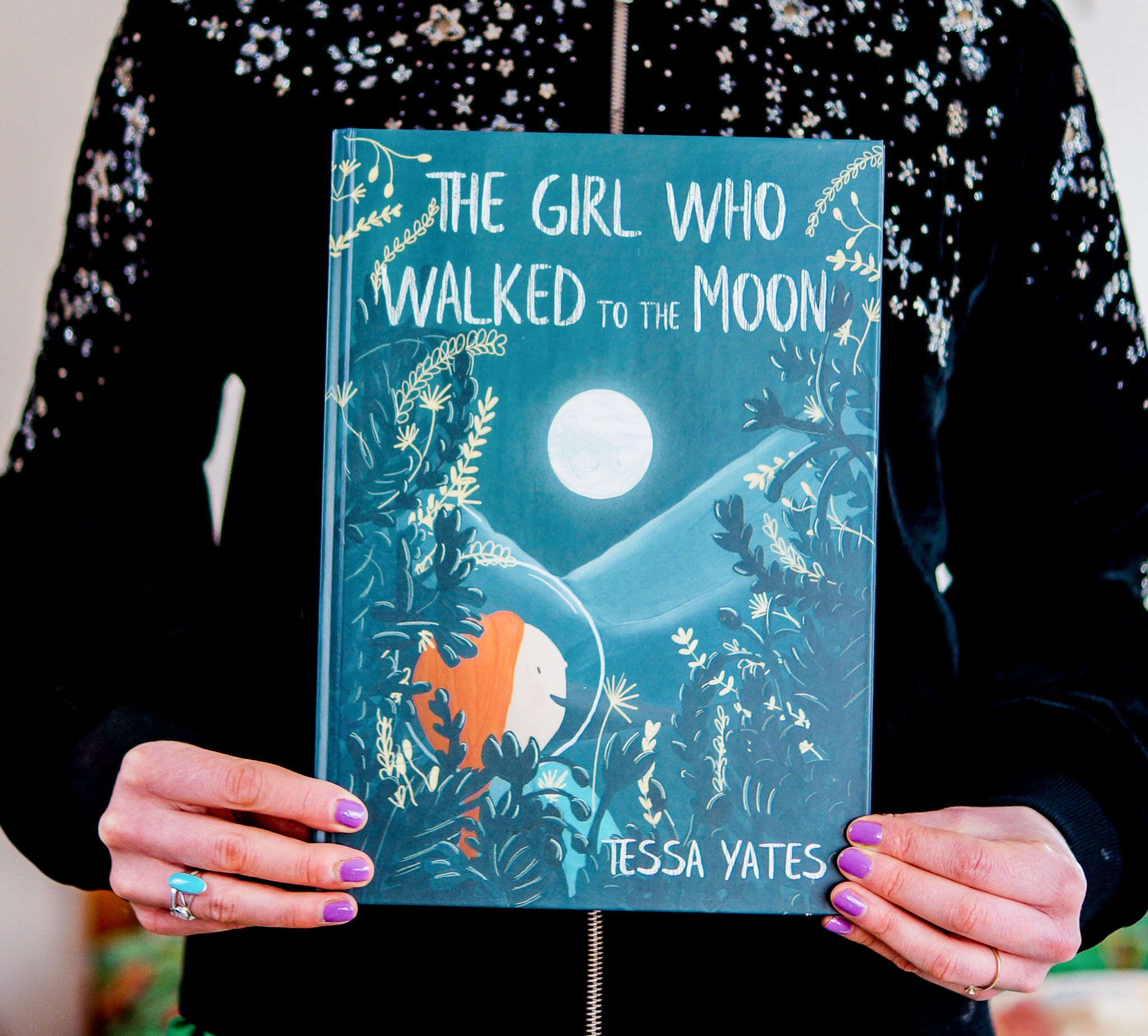 The Girl Who Walked to the Moon - Hardback book
