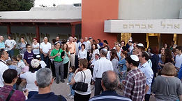 קידוש ברחבת בית הכנסת אהל אברהם