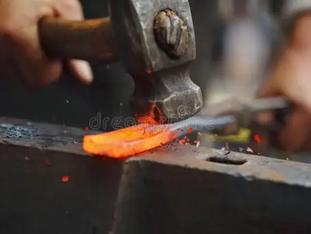 Que Fait le Ferronnier Métallier ? L’Artisan du Métal sur Mesure