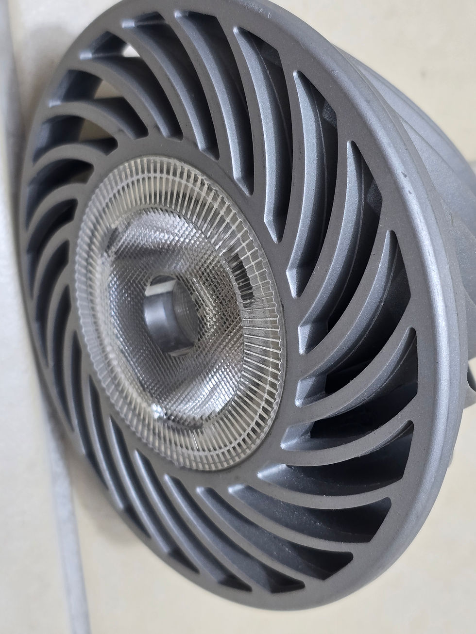 Küçük resim: DFN-38-W27-NFL-120V 18W PAR38 LED Narrow Flood Lamp 2700K 120V Photography studi
