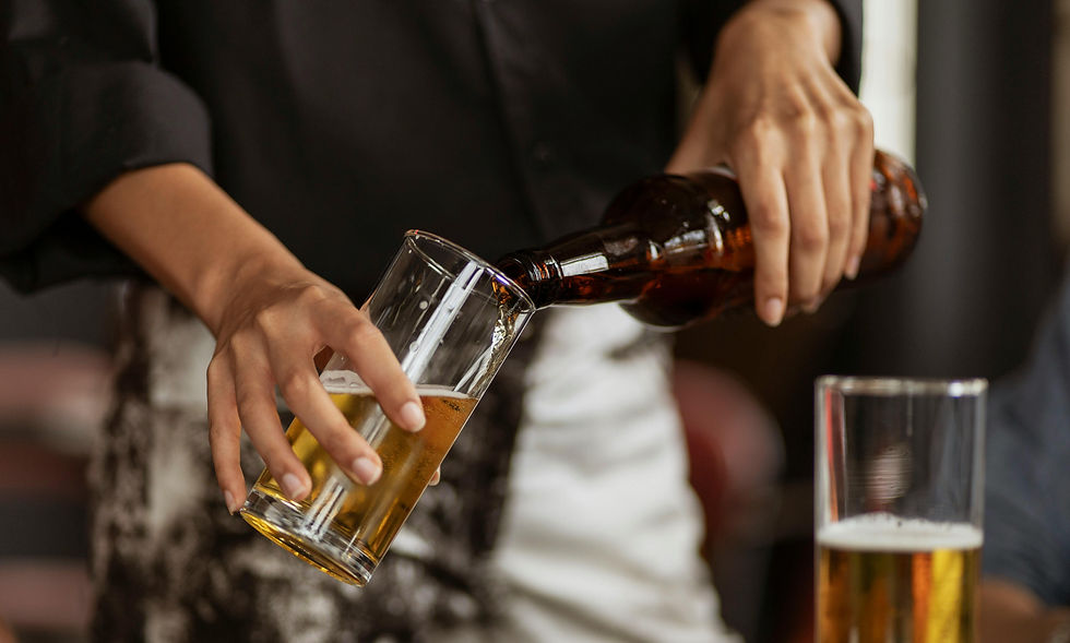 Cegueira causada por bebidas alcoólicas adulteradas expõe urgência na aprovação de projeto de lei no Paraná