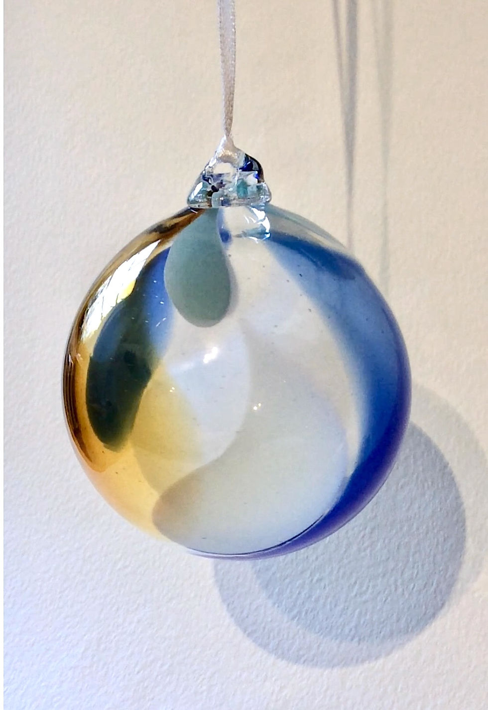 Cobalt Amber White bauble 9cm