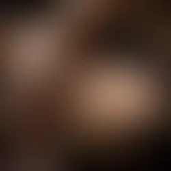 A customer gets a brow treatment at En Beauty Northcote