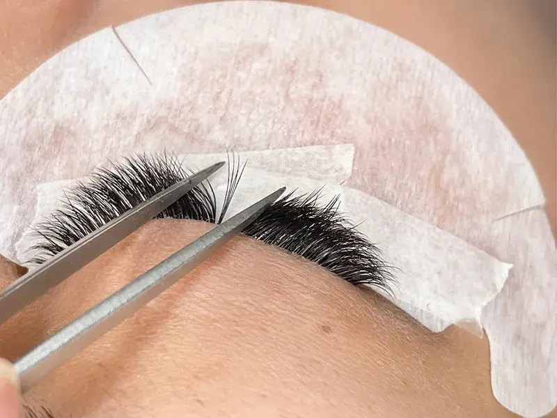 Lash_Isolation-for eyelash-extensions-en-beauty-auckland-new-zealand.webp
