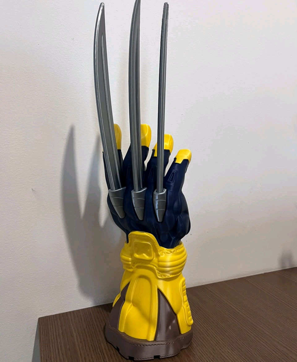 Thumbnail: Claw Hand Gaming Stand 