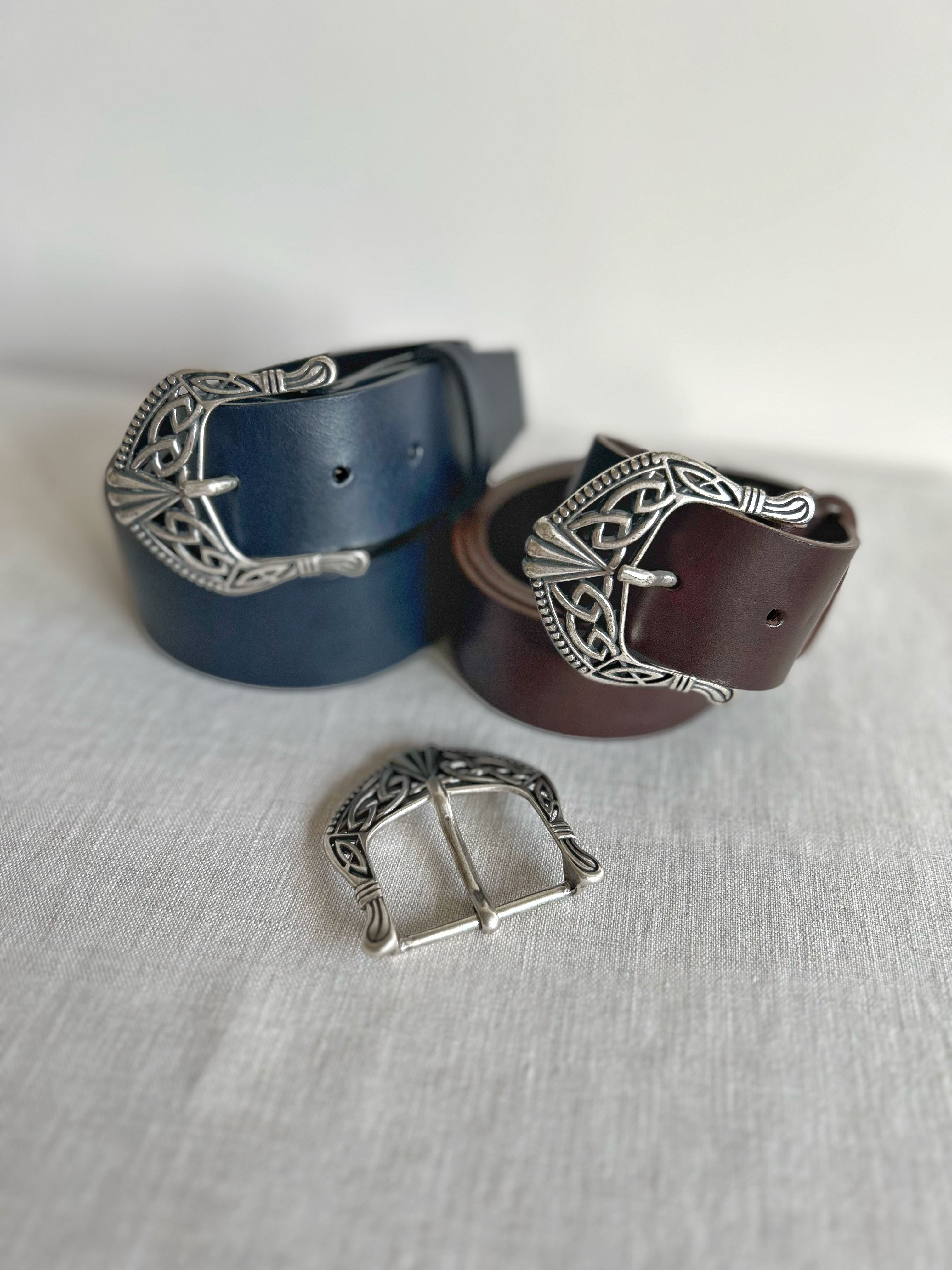 Ceinture au tannage végétal - 4 cm de large, fleur ardillon