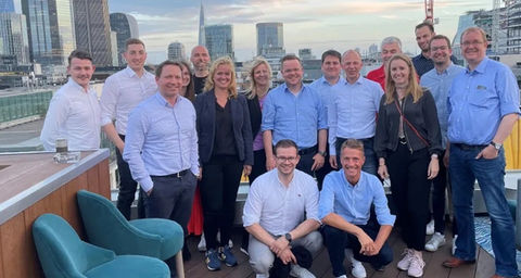 Gruppenfoto der Masterclass-Teilnehmenden in London, draußen