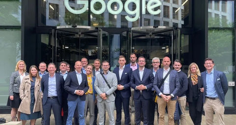 Masterclass-Teilnehmende vor Google Office in London
