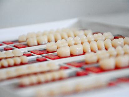 Dental Crowns vs. Veneers: A Comprehensive Comparison