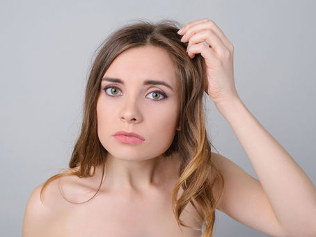 Vitaminmangel und Haarausfall: Ursachen, Symptome & die beste Pflege für gesundes Haar