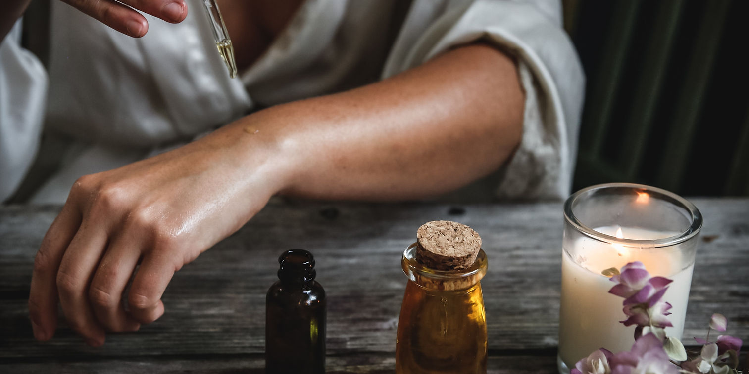 Naturkosmetik gegen Haarausfall - sanfte Pflegeprodukte mit pflanzlichen Wirkstoffen für Kräftiges Haar