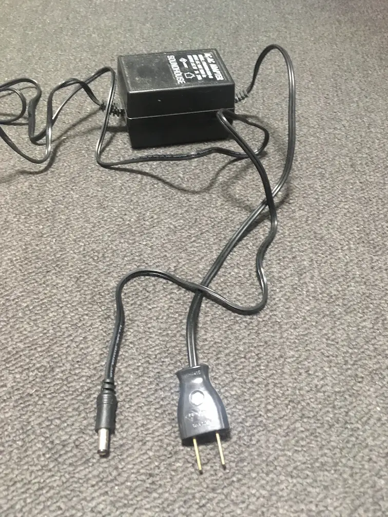 直流電線と交流電線が並走している為、ノイズの多いACアダプタ ②