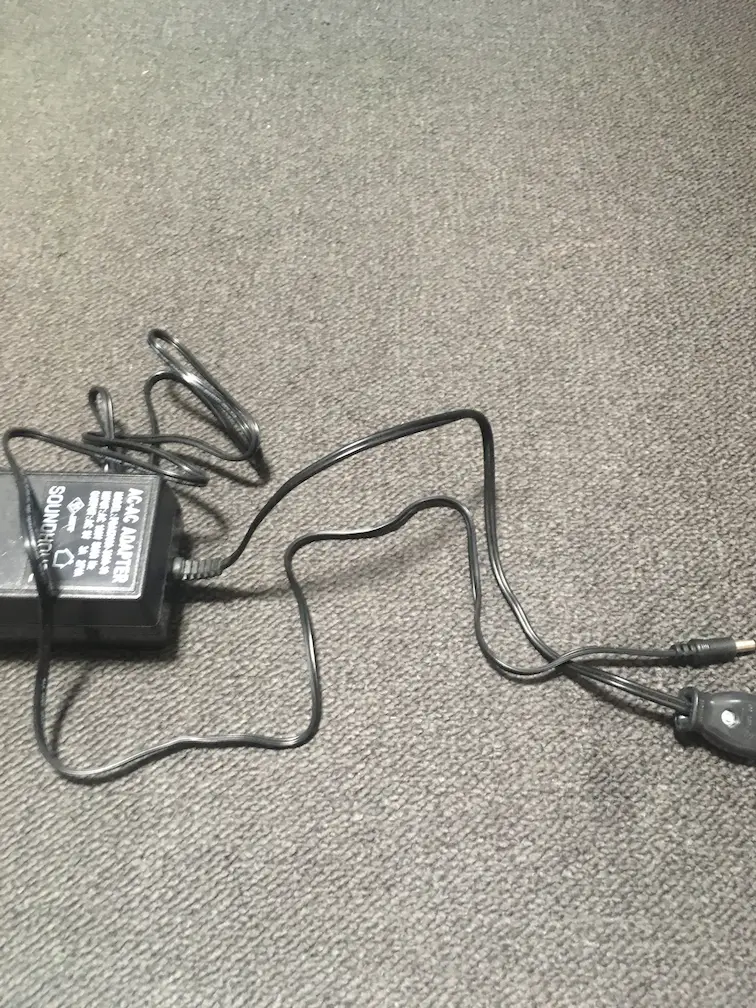 直流電線と交流電線が並走している為、ノイズの多いACアダプタ ③