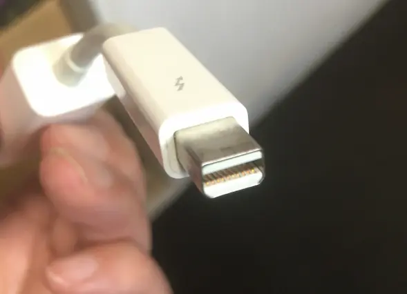 Thunderbolt2 プラグ