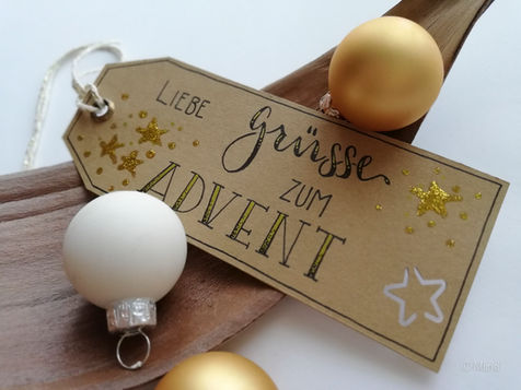 Geschenkanhänger auf Kraftpapier zum Advent / Weihnachten mit Text: Liebe Grüsse zum Advent.