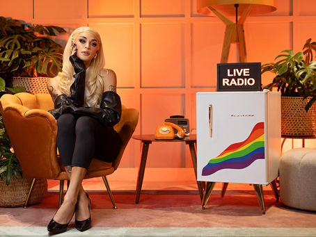 Brastemp lança linha Pride de Frigobar Retrô e tem Pabllo Vittar em sua campanha publicitária.
