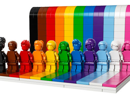 Lego lança versão LGBTQIA+ de bonecos sem gênero com bandeira arco-íris