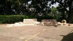 פסל סביבתי מעוטר