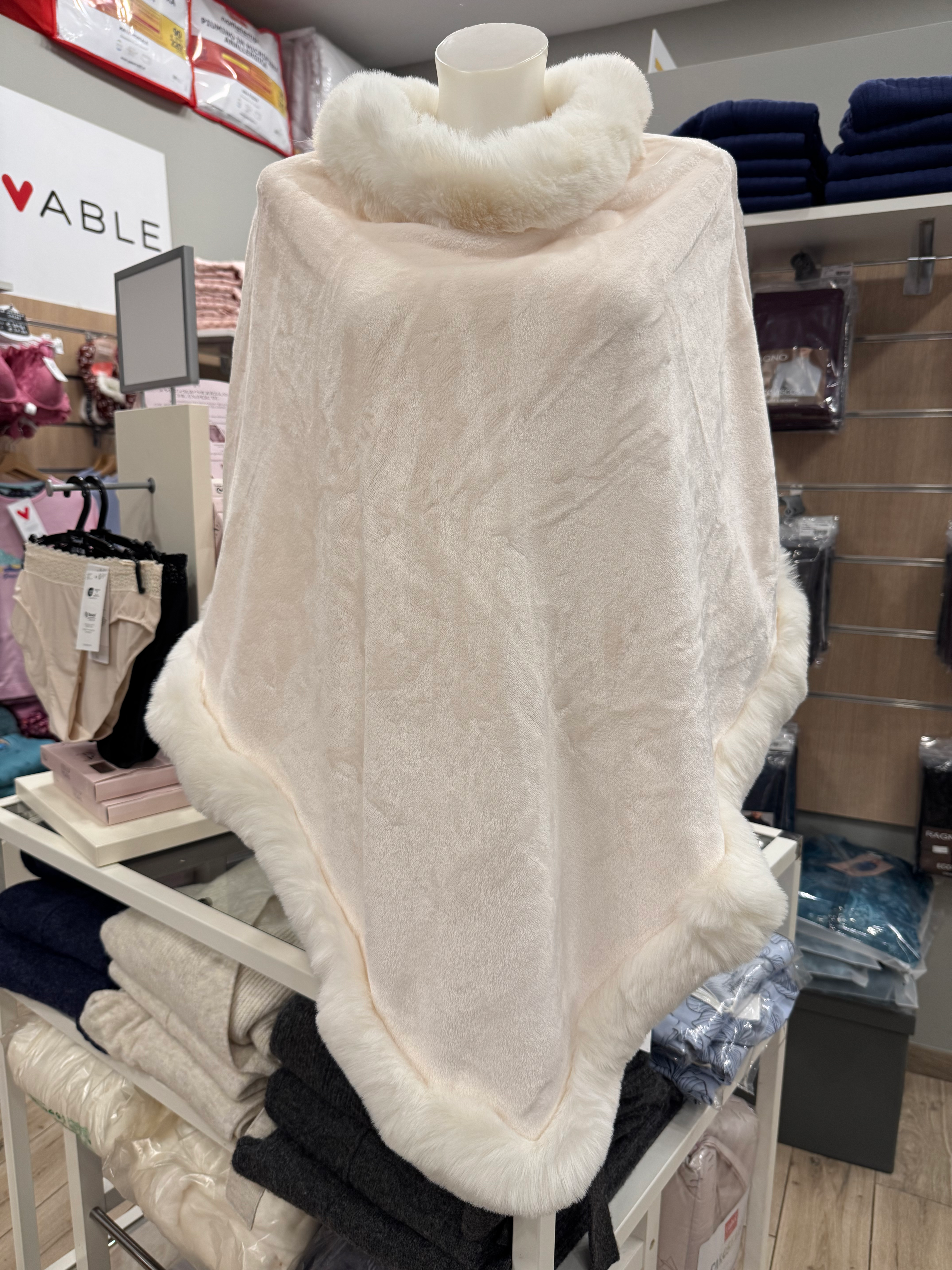 Poncho in coral pile con eco pelliccia Zambaiti Sally