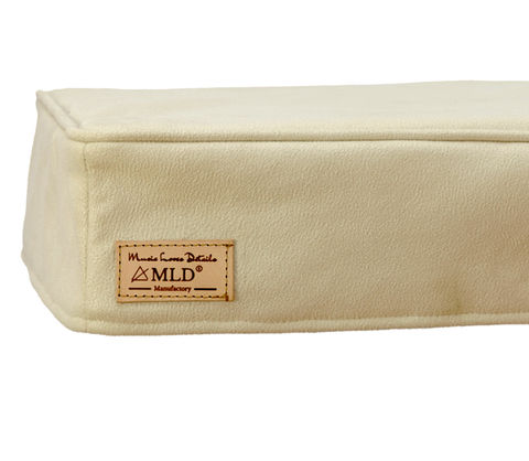 Picture of our handcrafted HiFi Cover with leather touch in creme beige