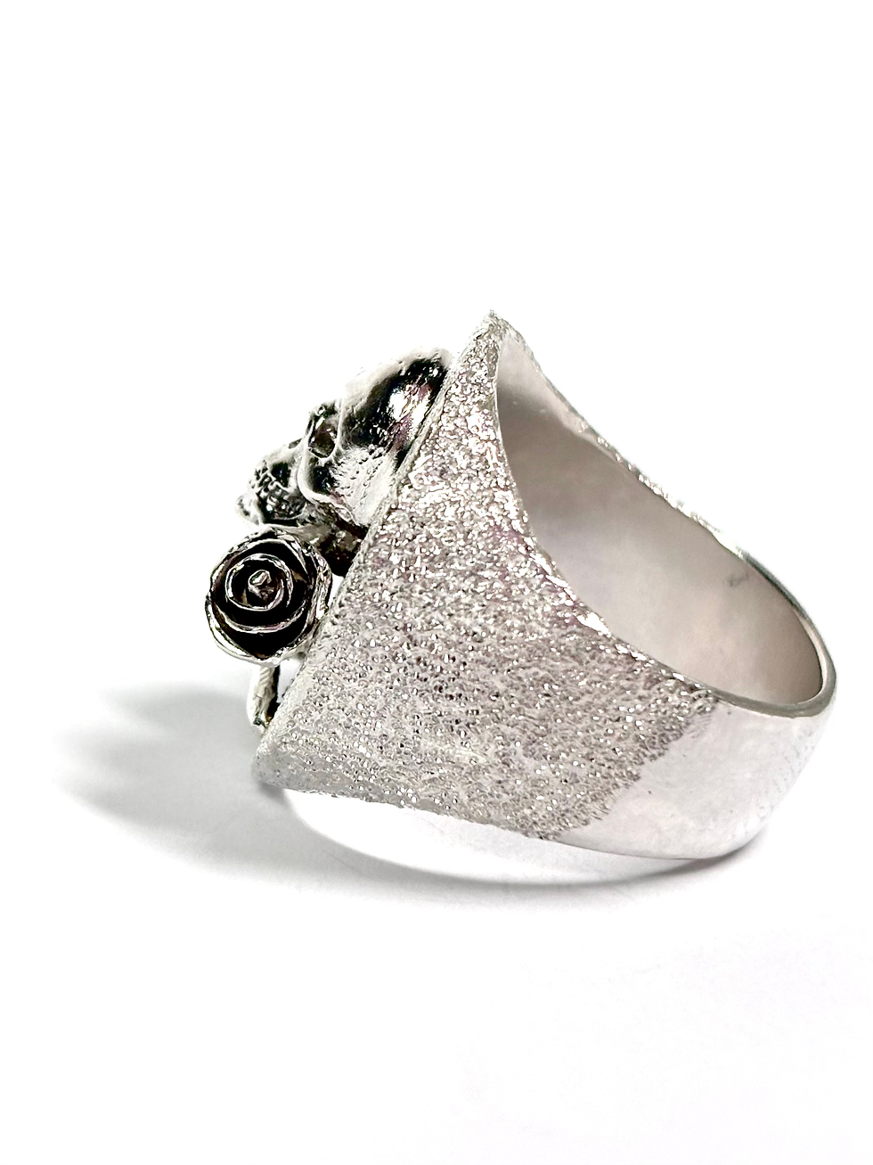 Thumbnail: Skull and Cross Roses Ring