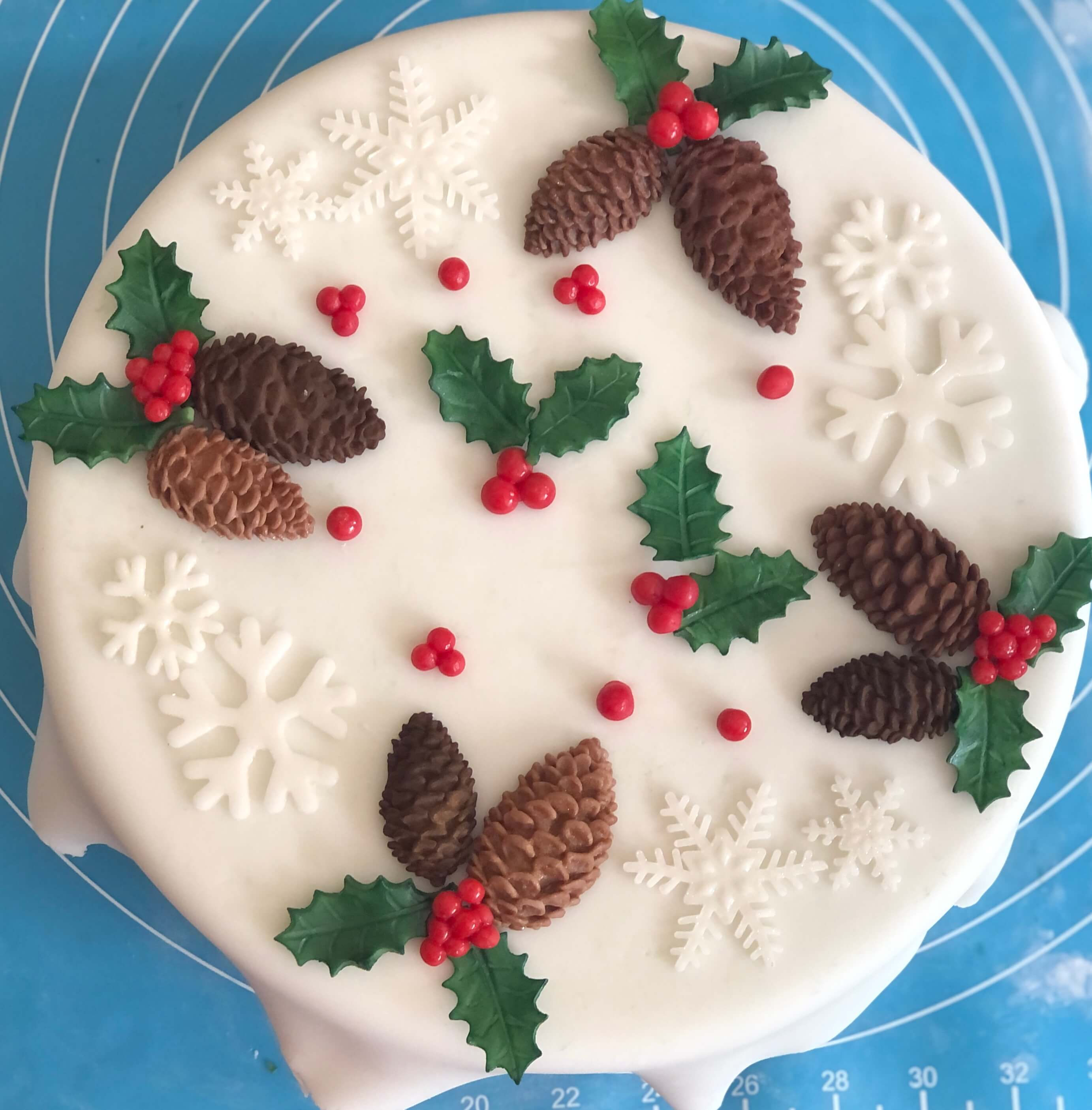 Set Eight: Traditional Holly & Berries, Snowflakes, Pine Cones