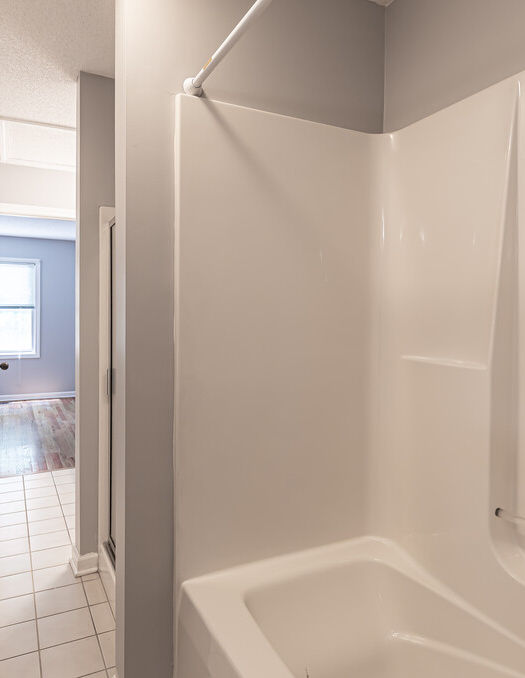 Pine Meadows Tub and Showewr