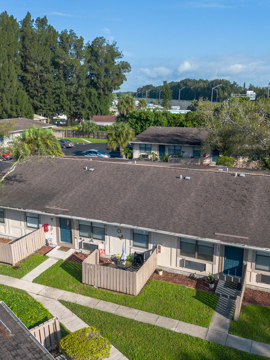 Palm Side Apartments in Palm Bay, FL