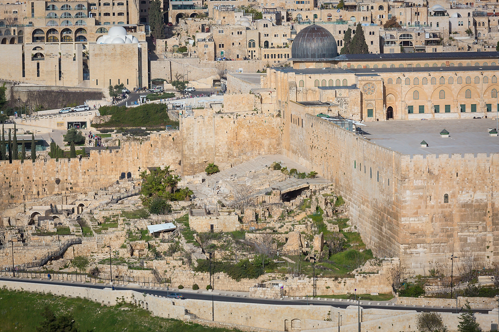 Temple Steps: Approaching God with Reverence and Humility