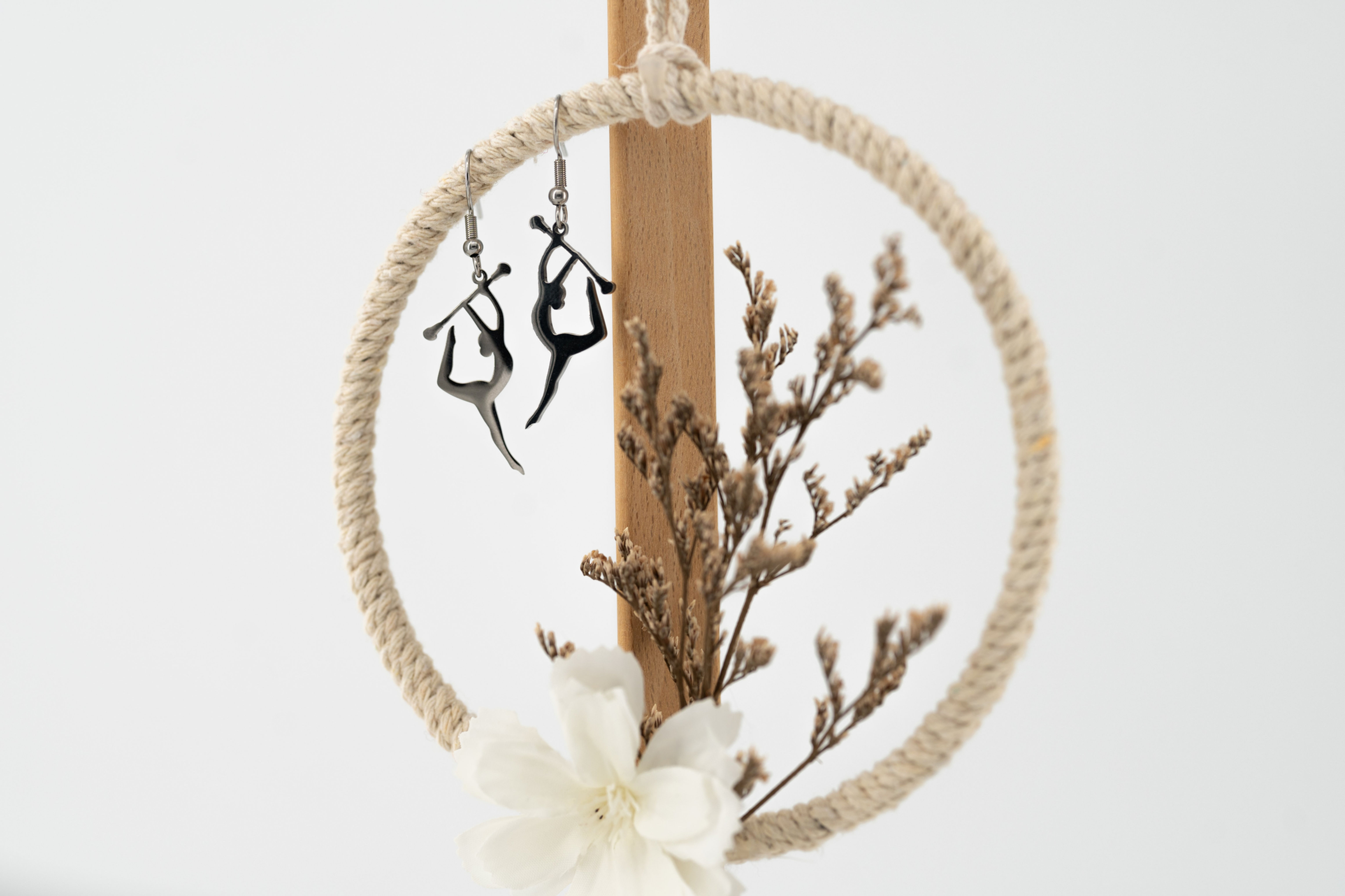 Uhani - Baton twirling