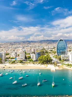 Limassol – drugie co do wielkości miasto Cypru, położone na południowym wybrzeżu wyspy nad Morzem Śródziemnym, u podnóża Gór Trodos.