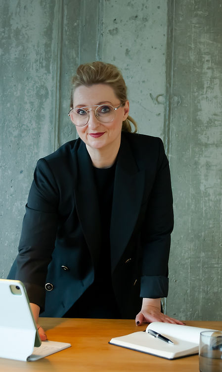 Profil Bild Schreibtisch 2022.jpeg