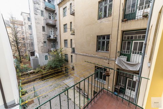 balkon-s-pogledom-na-notranji-atrijjpg