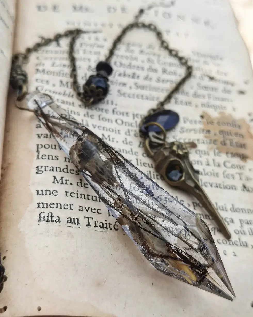 Miniature : Le pendule pagan ☠️🦴