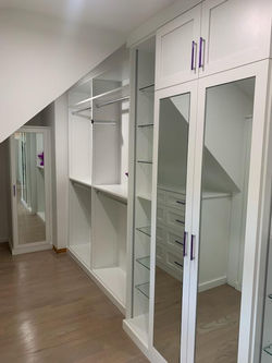 Master Walk In - Shaker - Mirrored Doors