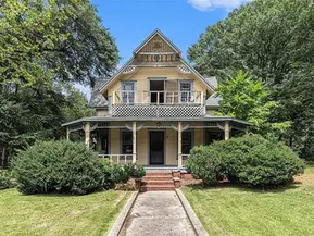 Historic Southern Charm Near Downtown