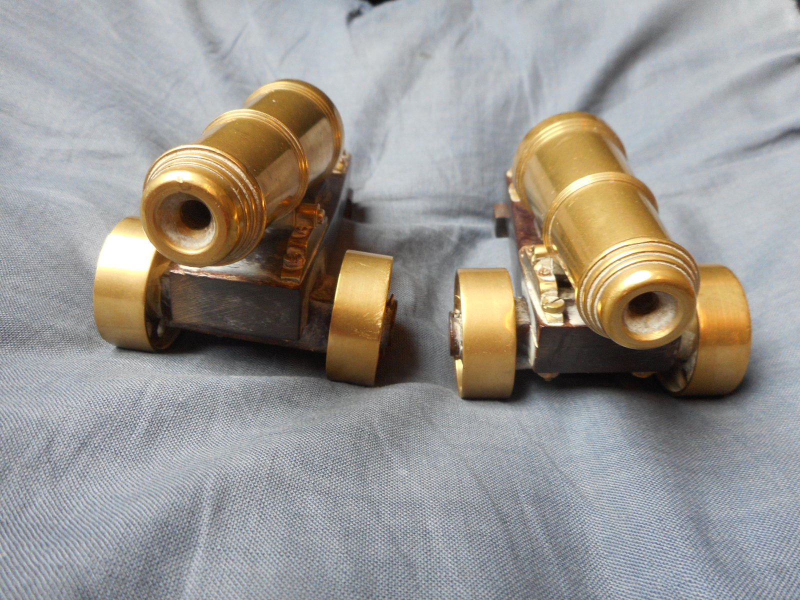 HMS Drake model cannons